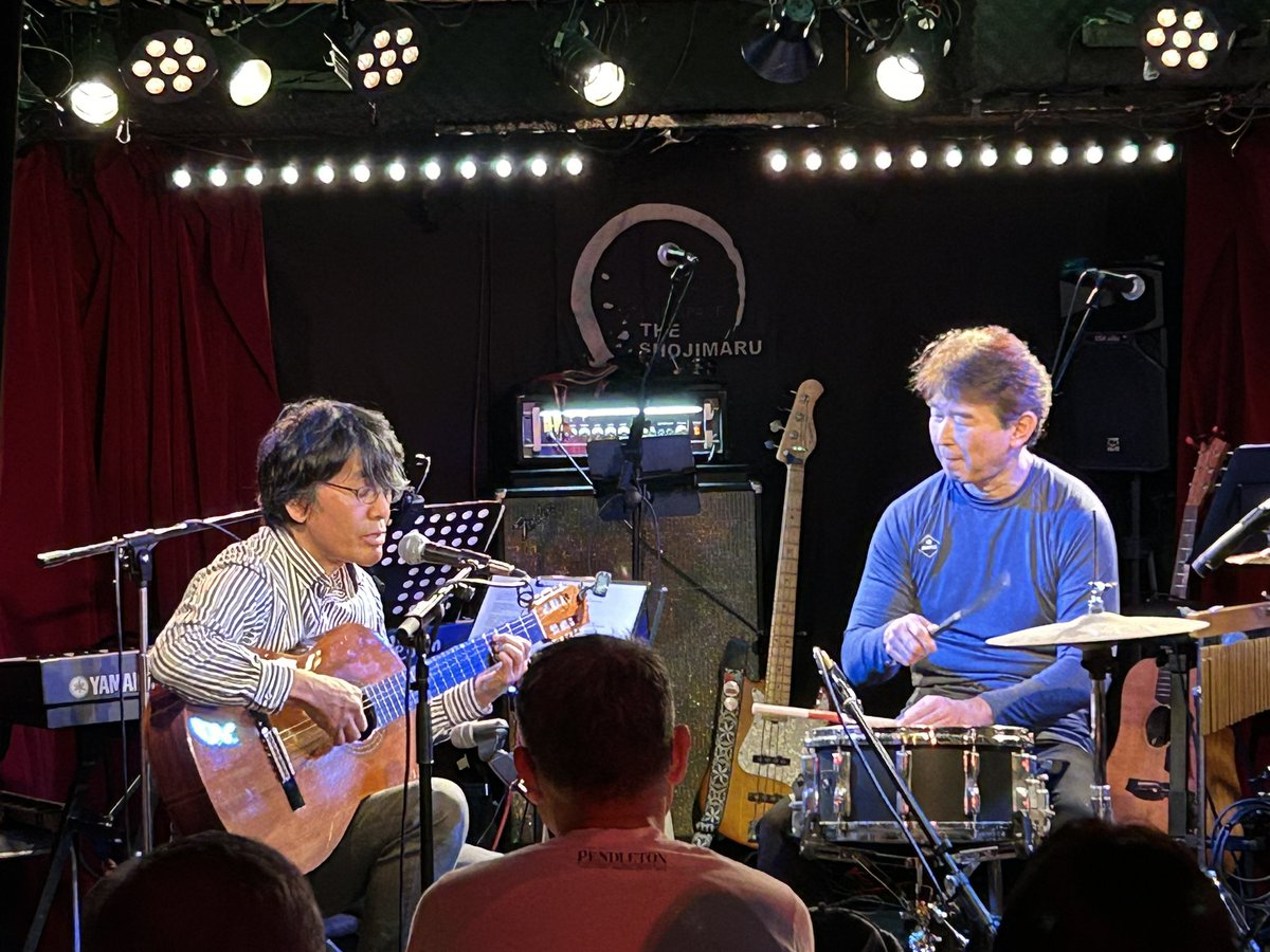 therootnob1965's tweet photo. ギターのbobです
今日は吉水のボサノバライブでした
高校時代からの仲間Tomy がハイハットとスネアで参加のユニットとして出演
変な歌詞が楽しかった
気が向いたらYouTubeに
動画アップします https://t.co/6vcwDHllvu