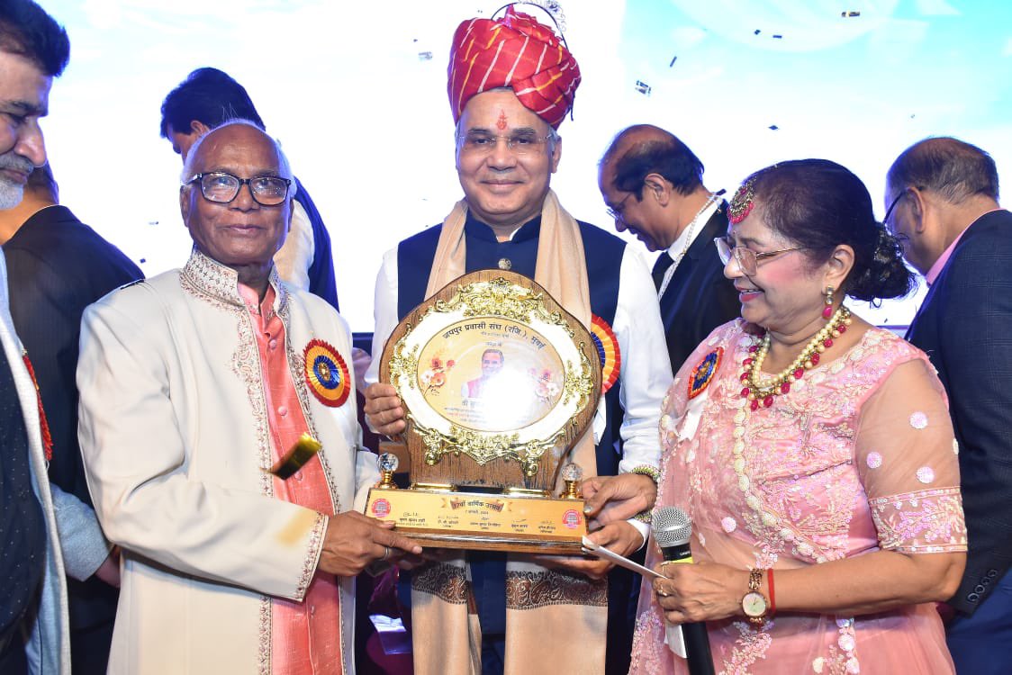 Sunil8327's tweet photo. I feel thankful and honored to have received the prestigious Jaipur Shree Award at the 17th Varshik Utsav 2024, hosted by Jaipur Pravasi Sangh at Mumbai, Bharat, on Sunday, January 7, 2024. 

#JaipurShreeAward #VarshikUtsav2024 #Honored #Thankful https://t.co/yvnx2PPlU0