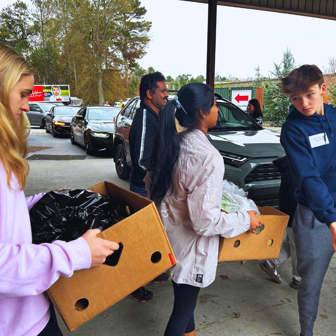 Now 𝘵𝘩𝘢𝘵'𝘴 our kind of drive-thru!

#feedNorthGeorgia #MealsbyGrace #mbg #feedthehungry