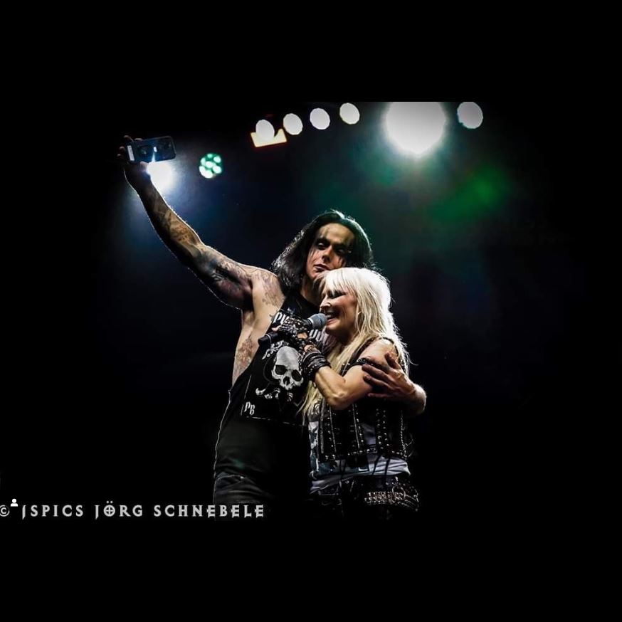 DoroOfficial's tweet image. #HappyBirthday to our #guitarhero #BillHudson!!!
🤘💪❤️🙏
#Love, #Doro
-
@billhudsongtr
-
Pic by @JorgSchnebele (Thank you!)

#doropesch
#jörgschnebele
#conqueress
#warlock
#allformetal
#allweare