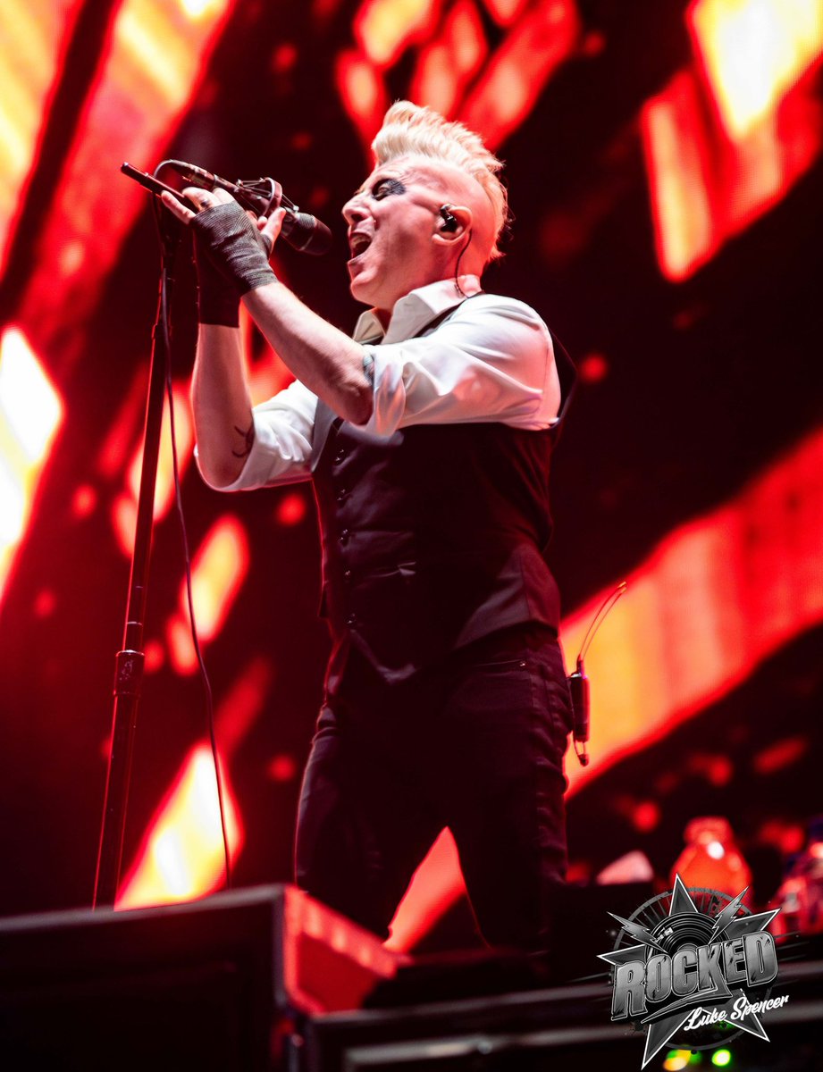 ToolPusciferAPC's tweet image. @Tool @CFGBankArena @mjkeenan @lobalorning @AdamJones_tv #DannyCarey #ToolTour 📸 Luke Spencer @RockedNet