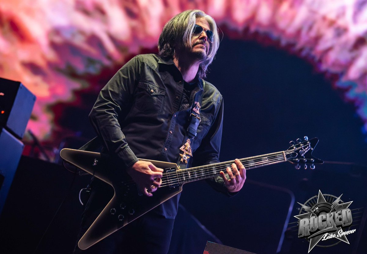 ToolPusciferAPC's tweet image. @Tool @CFGBankArena @mjkeenan @lobalorning @AdamJones_tv #DannyCarey #ToolTour 📸 Luke Spencer @RockedNet