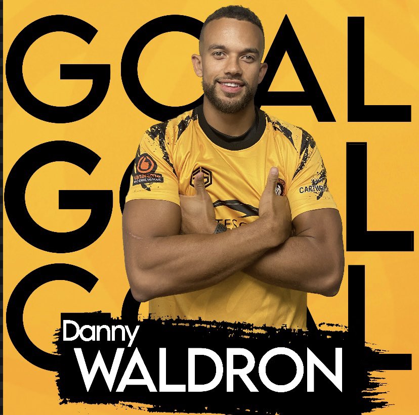 GOALLLL WALDRON 1-0 

Mclintock’s shot is parried to Scholes who squares across to Waldron to tap home. 

#ShareThePicsPassion💛🖤