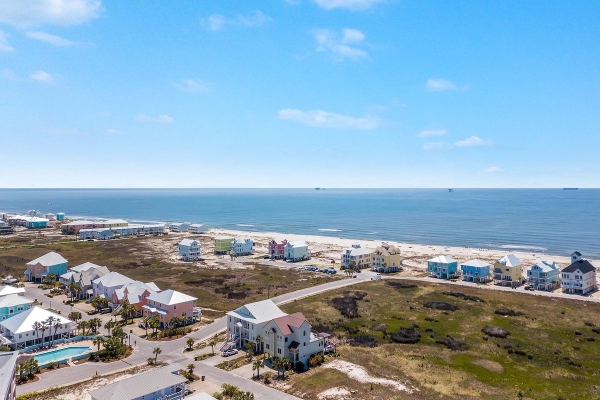 BeachballProps's tweet photo. Secluded Fort Morgan House perfect for your Spring Break Getaway! 
https://t.co/nccMmkbwwc
.
.
.
 #SpringBreak #beachhouses #beachgetaway #luxuryvacationrentals #beachballer #vacation #comehaveaball #staywithus #AlabamaBeaches #vacations #AlabamaGulfCoast #familyvacation https://t.co/20fEmkHURr