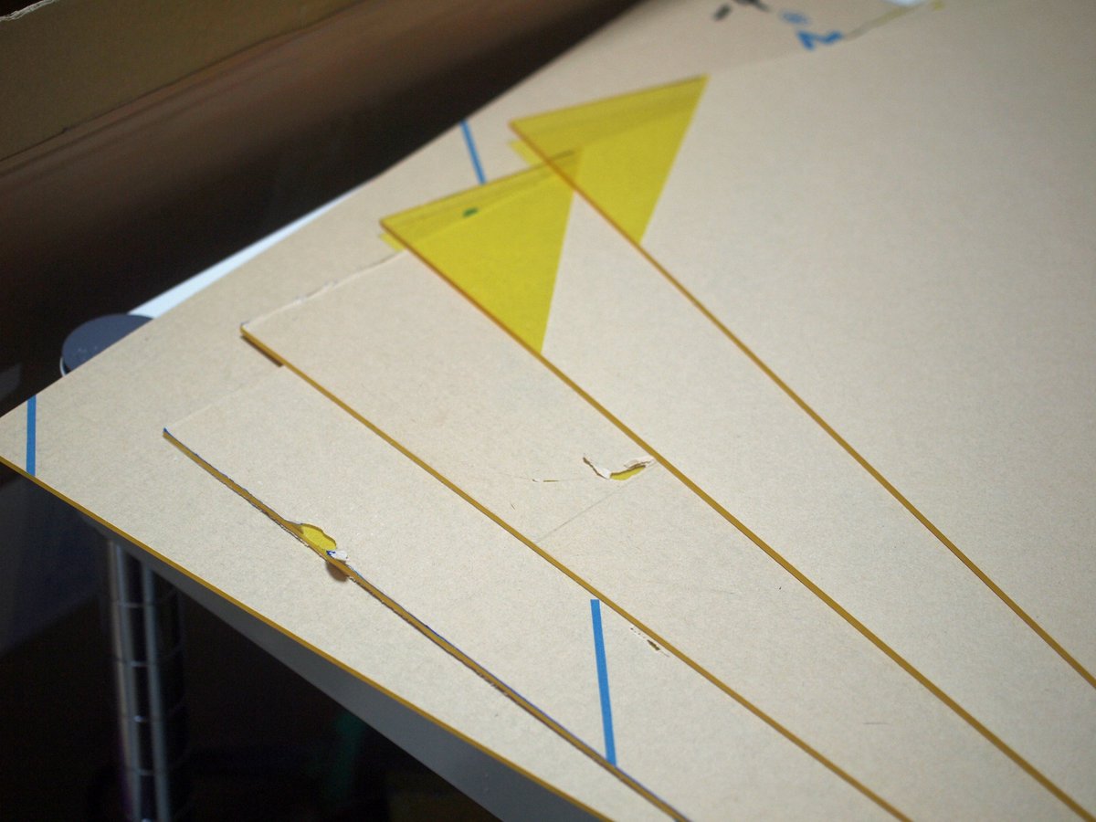 kurukuru_kaini's tweet photo. #プロクソン の #マイクロフライス #MF70 の #CNC 改造の #アクリルカバー を作製中。前後左右と天面の5枚を650x545mmの板から切り出しました。テーブルのサイズに合わせた600x400x545の箱にします。3Dプリンターみたいに、上からかぶせる感じで使います。 https://t.co/BDHfeoAtZQ