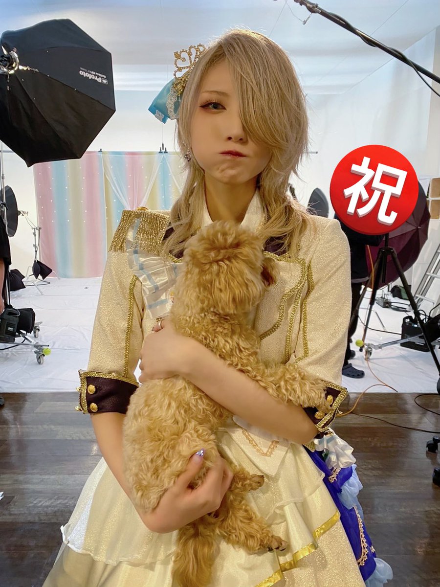 eerieXeery's tweet photo. 本日10億と334歳の誕生日を迎えました
幼い頃、母親が度々自分の年齢を間違えていたのを見て「自分の年齢忘れる人おるんか」と思っておりましたが僕も最近己の年齢がわからなくなる時があります
34歳の青木もよろしくお願いします
(写真がないのでわんこと触れ合えて嬉しそうな過去のオフショを添えて) https://t.co/fClOVTrDIZ
