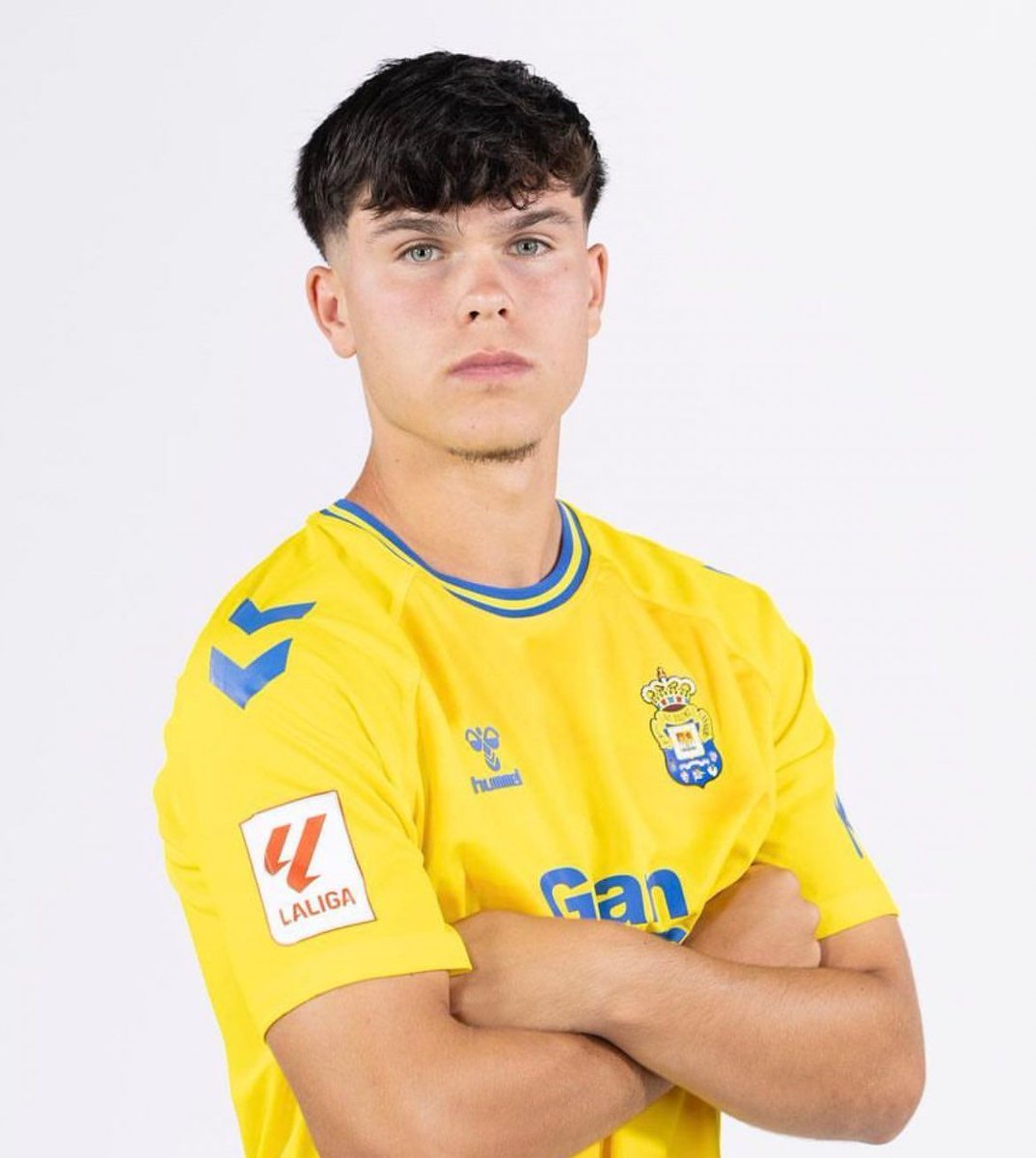 El extremeño IÑAKI GONZÁLEZ (<a href="/igonzalezz14/">Iñakigonzalez14</a>) debuta en #PrimeraDivisión con <a href="/UDLP_Oficial/">UD Las Palmas</a>.

👏👏👏¡Enhorabuena paisano!

#Extremadura💚🤍🖤
#JugamosEnEquipo