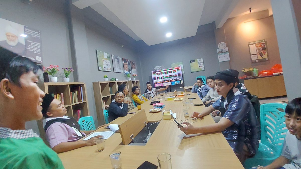 KhuddamLA's tweet photo. Giat Khuddam Connect MKAI Lenteng Agung bertempat di Mesjid Al Mubarak, Diskusi Mengenai 3 Masalah Penting. #infokhuddam #khuddamconnect https://t.co/6raAMF8rlG