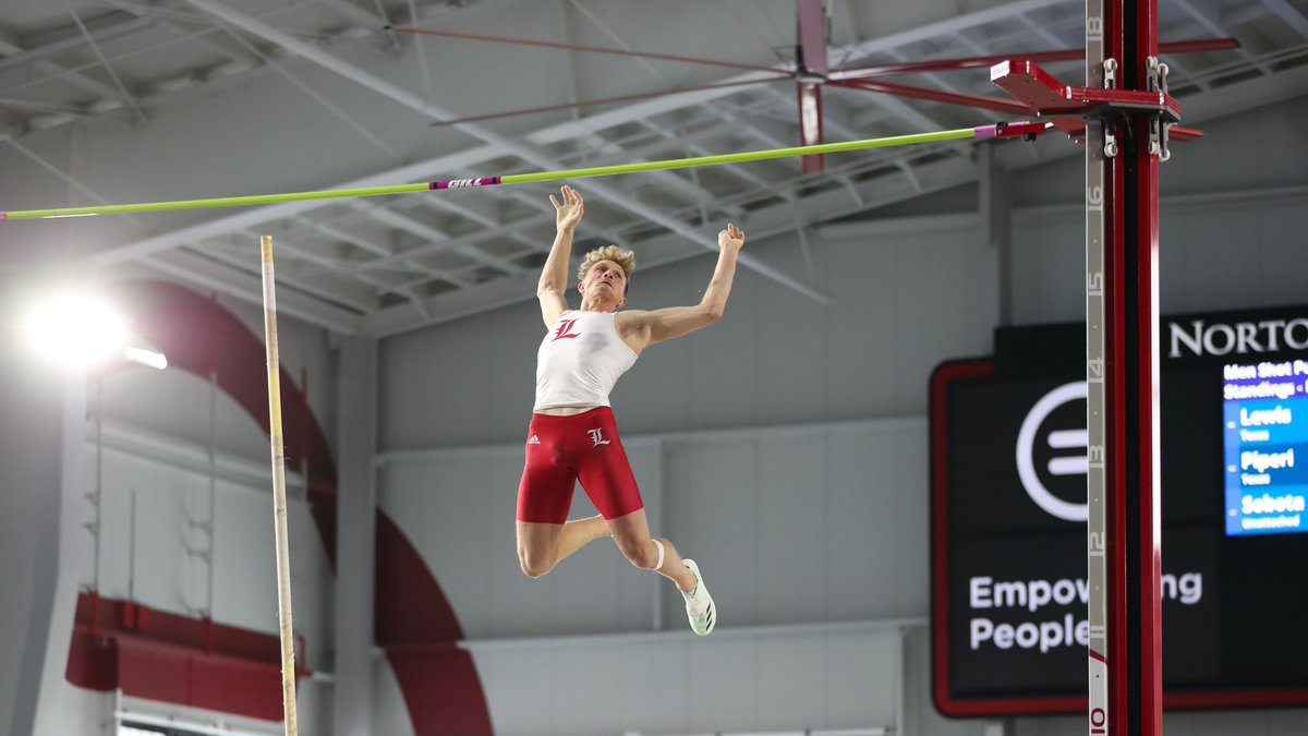 Our guys went flying today ✈️

Men’s Pole Vault:
🥈Ty McPhail - 5.18m (17-00.00)
🥉Cade DeWitt - 5.18m (17-00.00)

#GoCards
