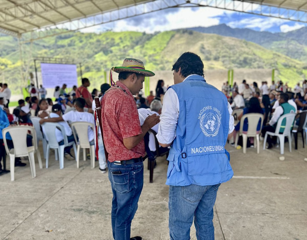 MisionONUCol's tweet photo. Estuvimos en Ricaurte, #Nariño, junto con líderes y lideresas, autoridades indígenas, afros y campesinas y representantes de organizaciones de la sociedad civil, en el 1er encuentro para la construcción de paz territorial en este departamento de la @gobnarino @LuisAlfonsoEsc. 🧵 https://t.co/WKQEmuhV3D