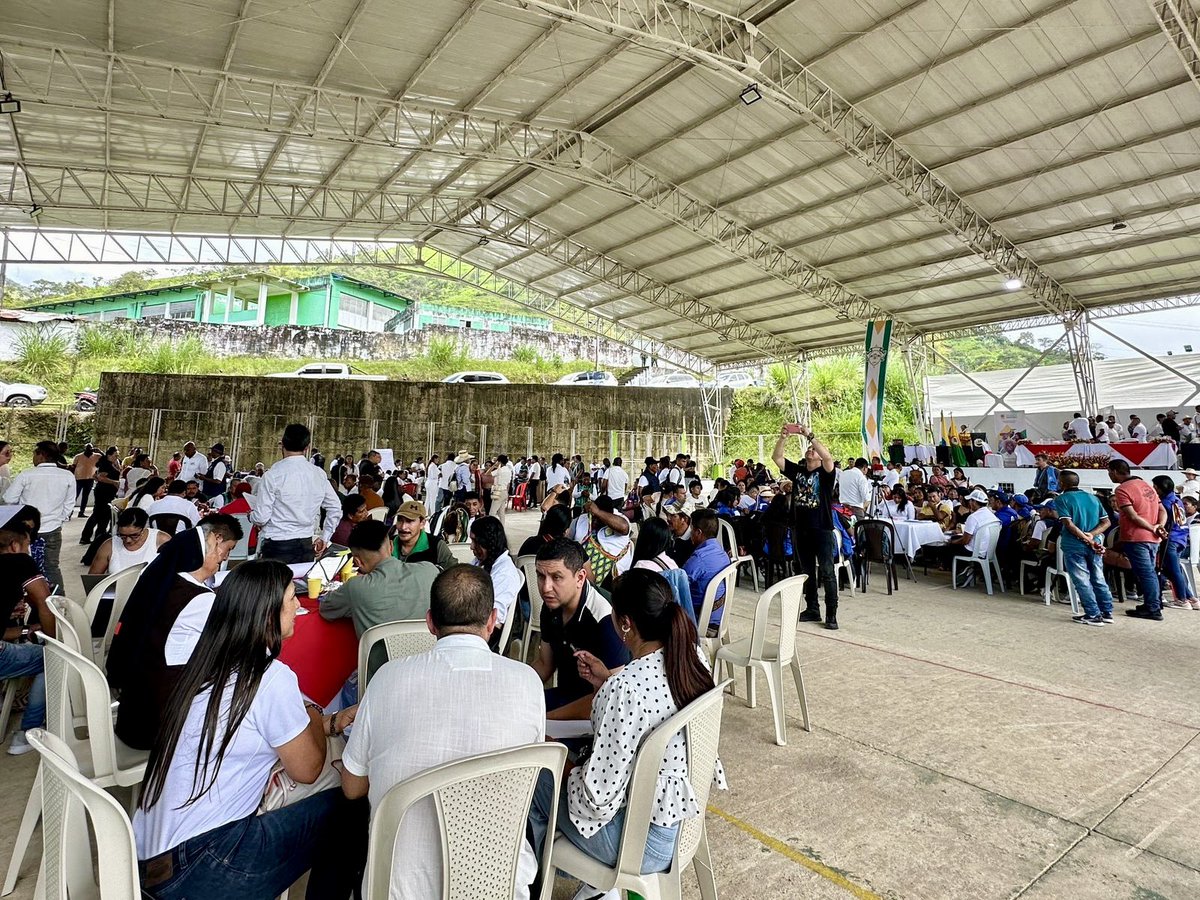 MisionONUCol's tweet photo. Estuvimos en Ricaurte, #Nariño, junto con líderes y lideresas, autoridades indígenas, afros y campesinas y representantes de organizaciones de la sociedad civil, en el 1er encuentro para la construcción de paz territorial en este departamento de la @gobnarino @LuisAlfonsoEsc. 🧵 https://t.co/WKQEmuhV3D