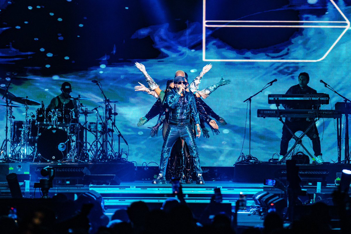 yandeloficial's tweet photo. ¡Ya comenzamos la Gira “YANDEL” TOUR ¡Gracias a mi gente de Los Ángeles! ❤️🔥 Próxima parada Argentina! 🇦🇷👽#CALIBASH2024
📸 @oscarmena https://t.co/SjOUY4PWOu