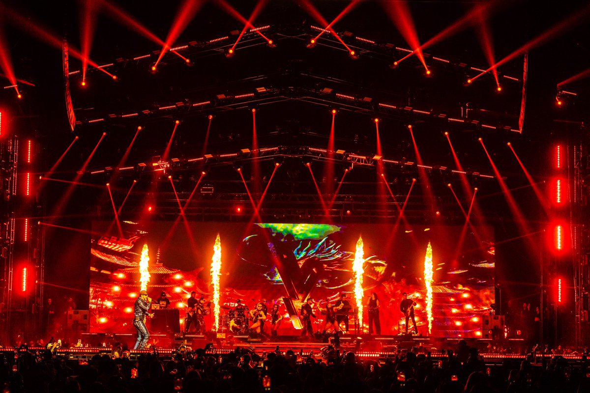 yandeloficial's tweet photo. ¡Ya comenzamos la Gira “YANDEL” TOUR ¡Gracias a mi gente de Los Ángeles! ❤️🔥 Próxima parada Argentina! 🇦🇷👽#CALIBASH2024
📸 @oscarmena https://t.co/SjOUY4PWOu