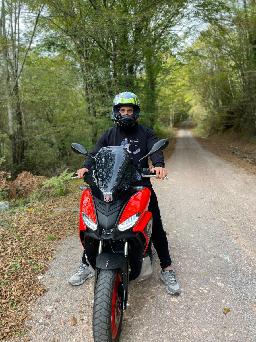 timur_10ur's tweet photo. SAHİBİNDEN SATILIK.
#Aprilla sr gt 200 s
2023 model kırmızı
2.600 km’de.
185.000 tl. https://t.co/u5fn1qhzzn