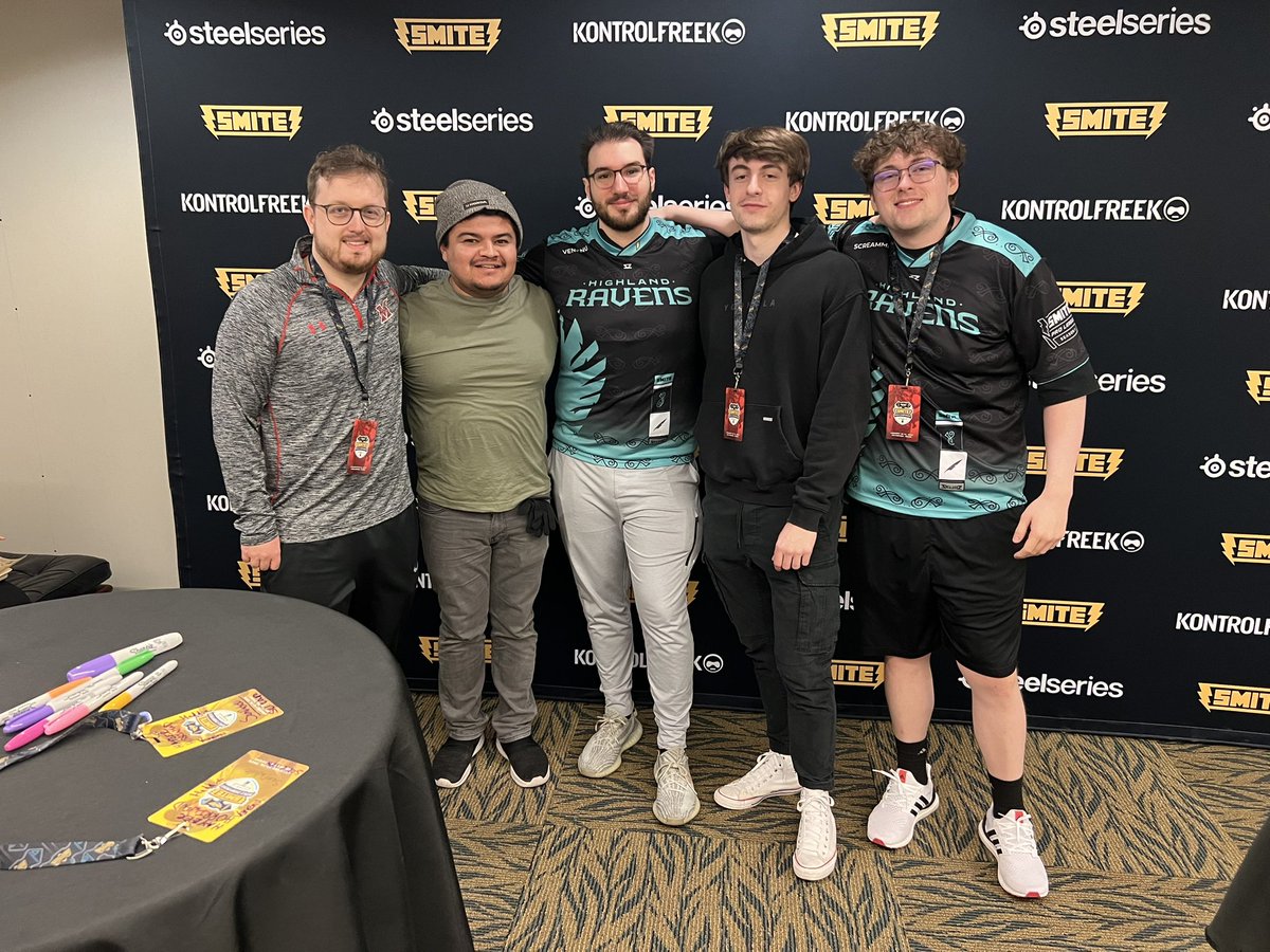 luigisphantom15's tweet photo. @Hurriwind So glad to have met you! @Hurriwind @Varizial1 @Venenu_ Haddix! https://t.co/NqD0cmZGhG