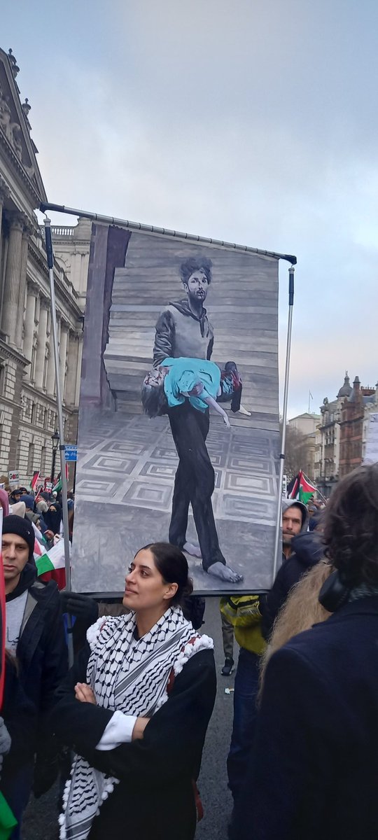 AlexiDimond's tweet photo. Amazing show of solidarity &amp; humanity in London today 💚

Our 'leaders' may stand for war &amp; genocide.

But, the people stand with Palestine ✊️🇵🇸

#CeasefireNOW #StopIsraeliGenocide https://t.co/DAR2KTDG0M
