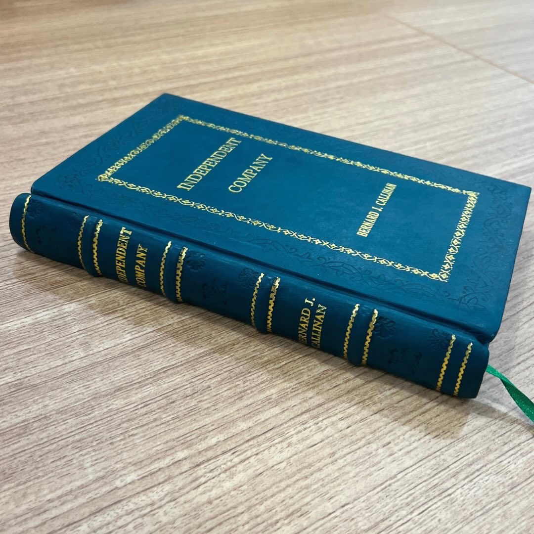 RareBiblio's tweet photo. Restoration โ
Swipe to see the magic ๐
https://t.co/9kDtMyx7Z7 โ๏ธ
#bookrestoration #craftedhistory #timelessbeauty #bookbinderArtistry #restoredwithlove #vintagebooks #artisanCcaftsmanship #NewLifeToOldPages #bookbinding #bookart #vintagecollection #oldbooklove #bibliophile https://t.co/AJbPR0KEAY