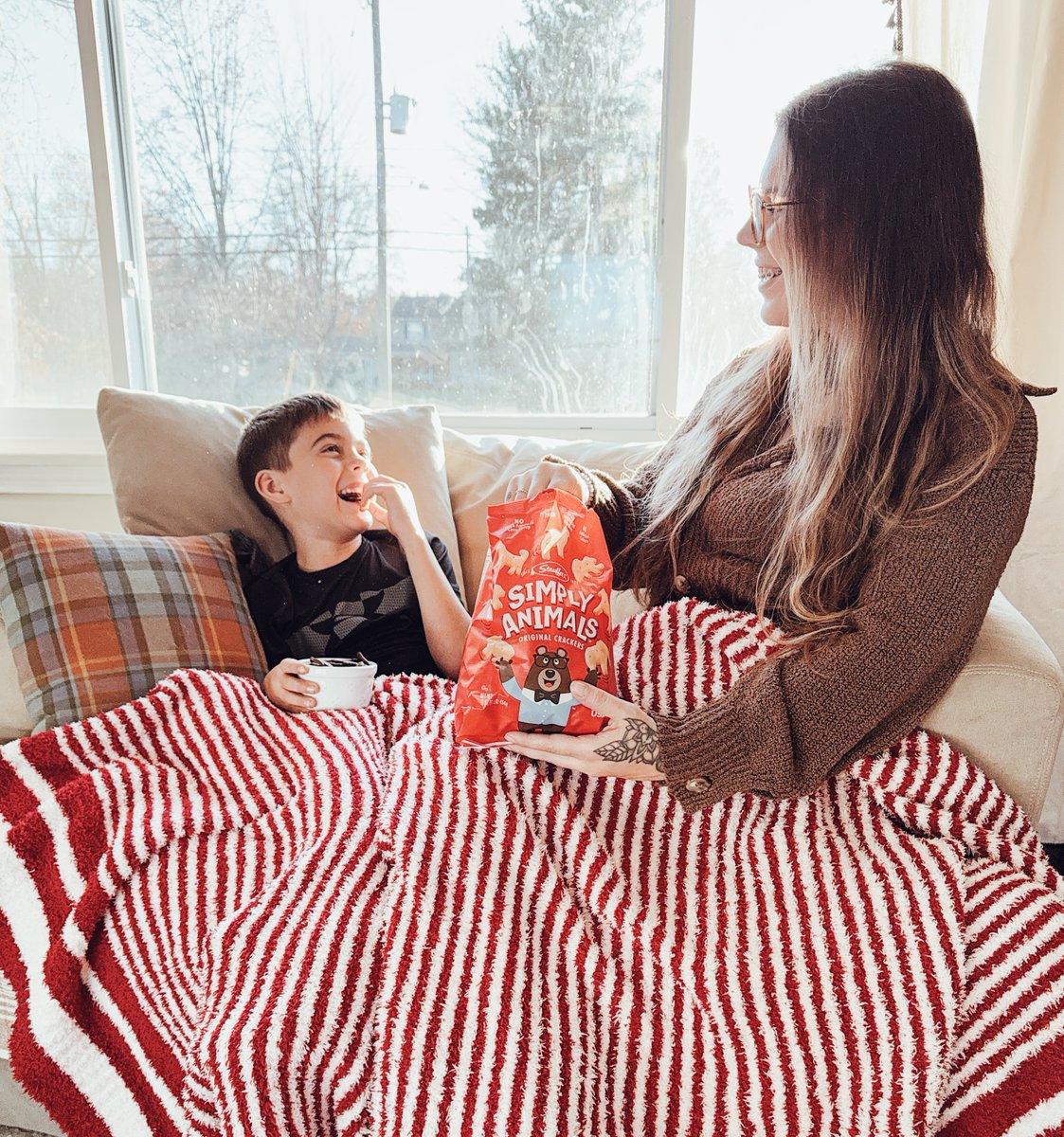 Staufferscookie's tweet photo. Cozy Vibes + Simply Animals = A simply perfect Saturday afternoon. 🐻🐯 https://t.co/9dwzHHoyFW