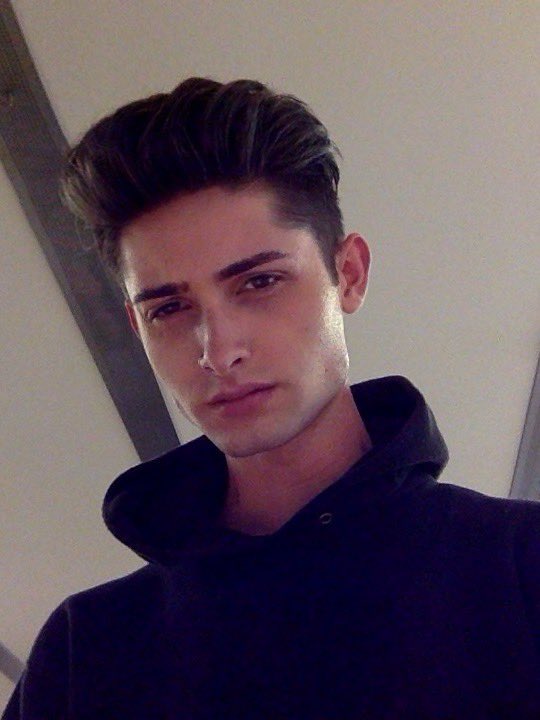 turntbay's tweet photo. Bro why did I look better when I was 17 💀 https://t.co/bWdwmekVX4