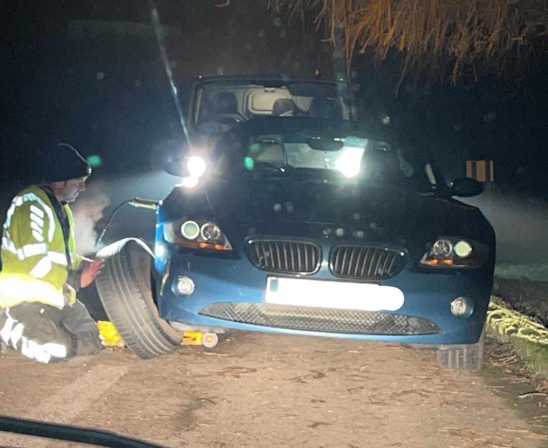 Bexlostinbooks's tweet photo. Thank you @TheAA_UK got me safely to a garage 😀. Broken suspension due to huge pothole 😡 https://t.co/EQrT12hFmr