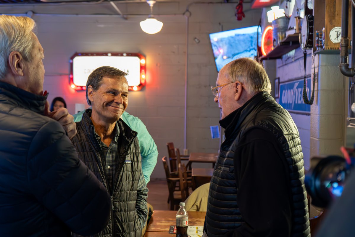 ChambersForIN's tweet image. A little bit of snow wasn't going to keep us off of the road today.

Stopped by TM Norton's in Anderson and had great conversations with a few area locals! Meeting by meeting, conversation by conversation is how we'll win this race. #TeamBrad