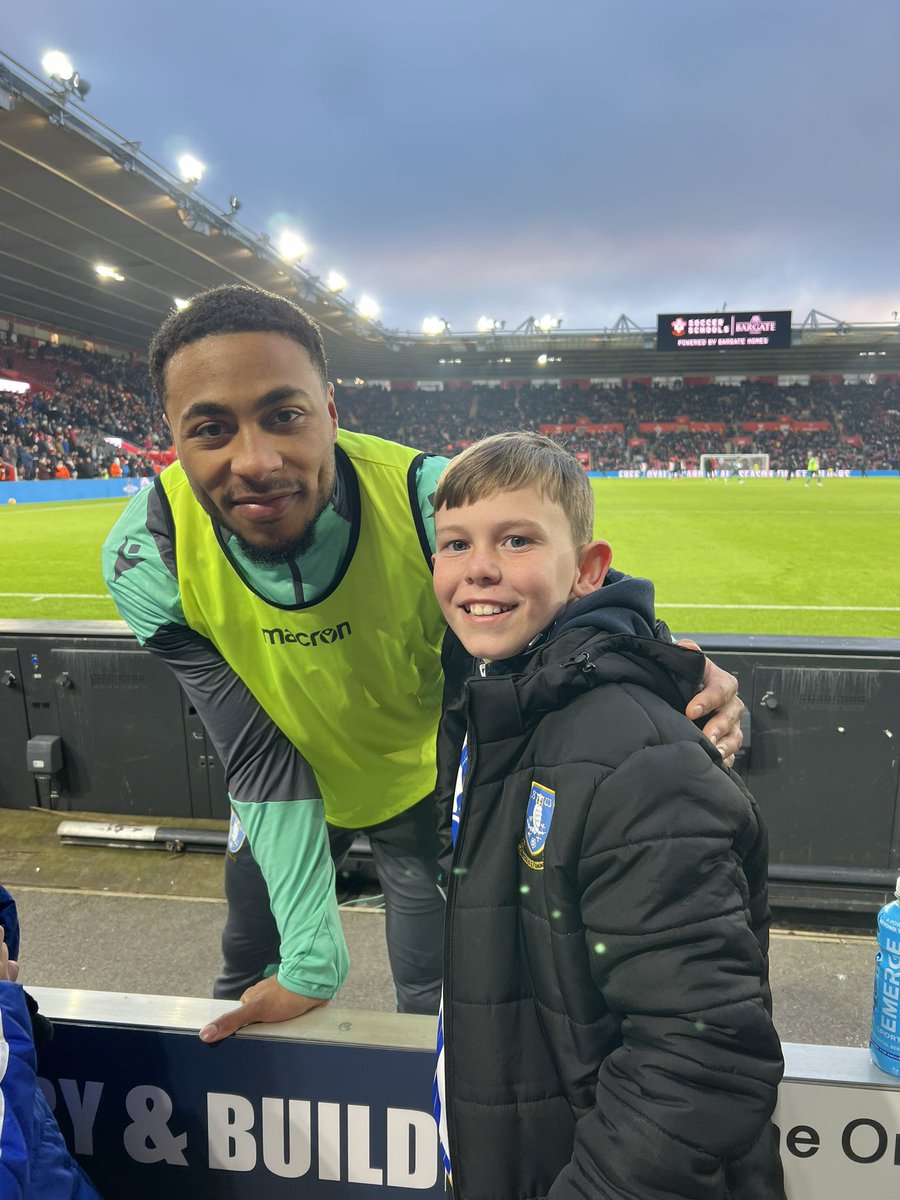 Garyhightower4's tweet photo. Massive thank you to @swfc Akin Famewo for taking the time out to greet his fans. My boy was proper stocked https://t.co/owHHG4NZYY