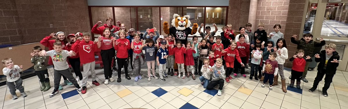 UrbanJason's tweet photo. Such fun evening for Tiger Family Night at the boys and girls basketball games #buildtradition https://t.co/6jc2ixA6x6