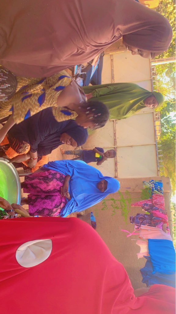 ongplafojeudev's tweet photo. A la demande de la présidente du #groupement_féminin,#Mme_Hadiza_Larabou ONG Plateforme Jeunesse Développement a organisé une formation de pratique de fabrication de#savon_liquide.#objectifs_communs que nous nous sommes fixés en 2024.bientôt d’autres formations suivront à l’image https://t.co/yR6tW8nTxv