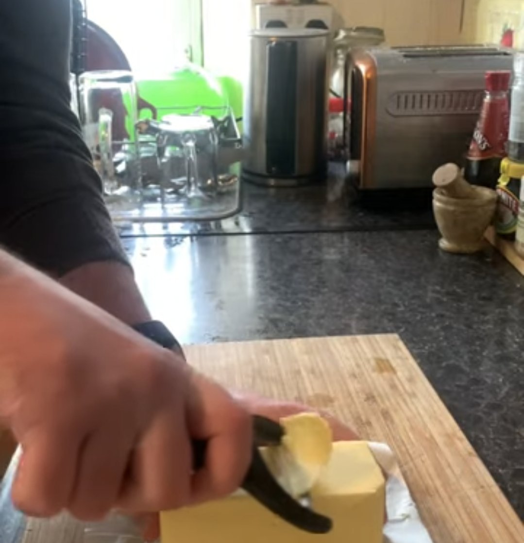 WesleyKel's tweet photo. @jaymates Use a vegetable peeler https://t.co/wYvN8HDoBz