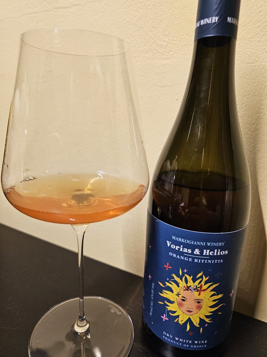 Torben60196873's tweet photo. Orange Wine + Retsina eine seltene Kombination, aber richtig lecker der Retsina aus Griechenland.

Markogianni Winery
Vorias &amp; Helilos 
Orange Ritinitis 
Rebsorte: 100% Roditis

#Greekwine #Retsina #Roditis https://t.co/0NaO0bMuGO