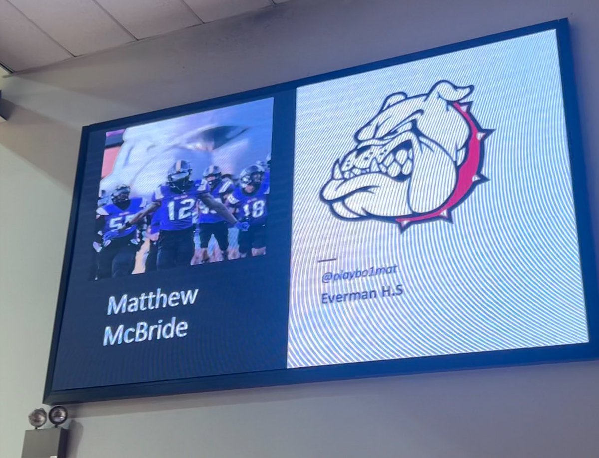 Had a great official visit at Navarro College! Thank you coaches for having me out! 

<a href="/NCDAWGPOUND/">Navarro Football</a> 
<a href="/geoff_terry/">Coach Geoff Terry</a> 
<a href="/coachryantaylor/">Ryan Taylor</a>