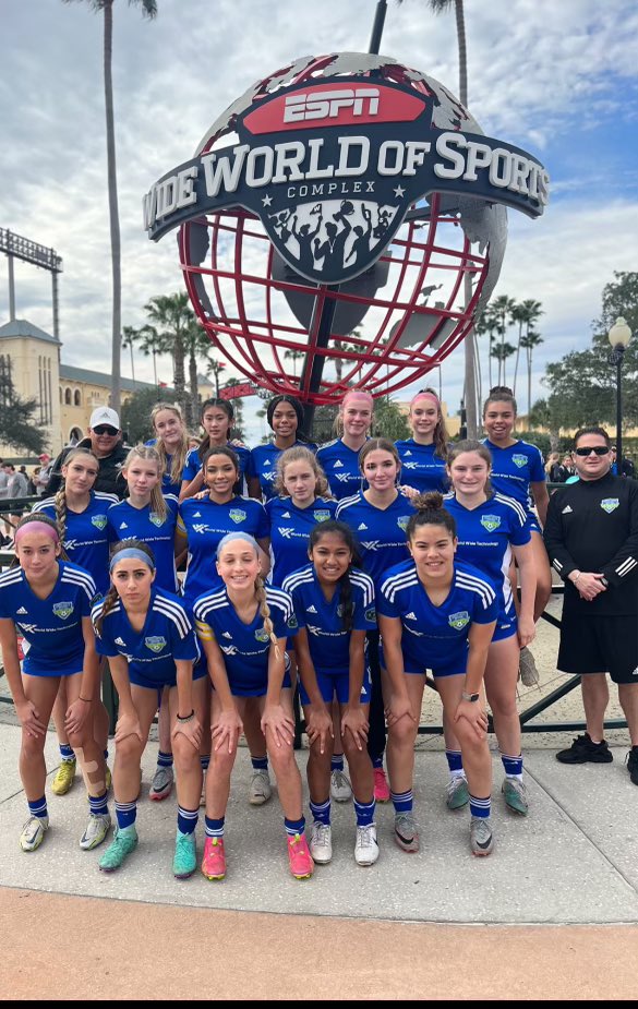 Game #2️⃣ is kicking off at 4 pm at the Disney Showcase, and the 09 Elite are ready!

#gfrsc #gfr #disney #florida