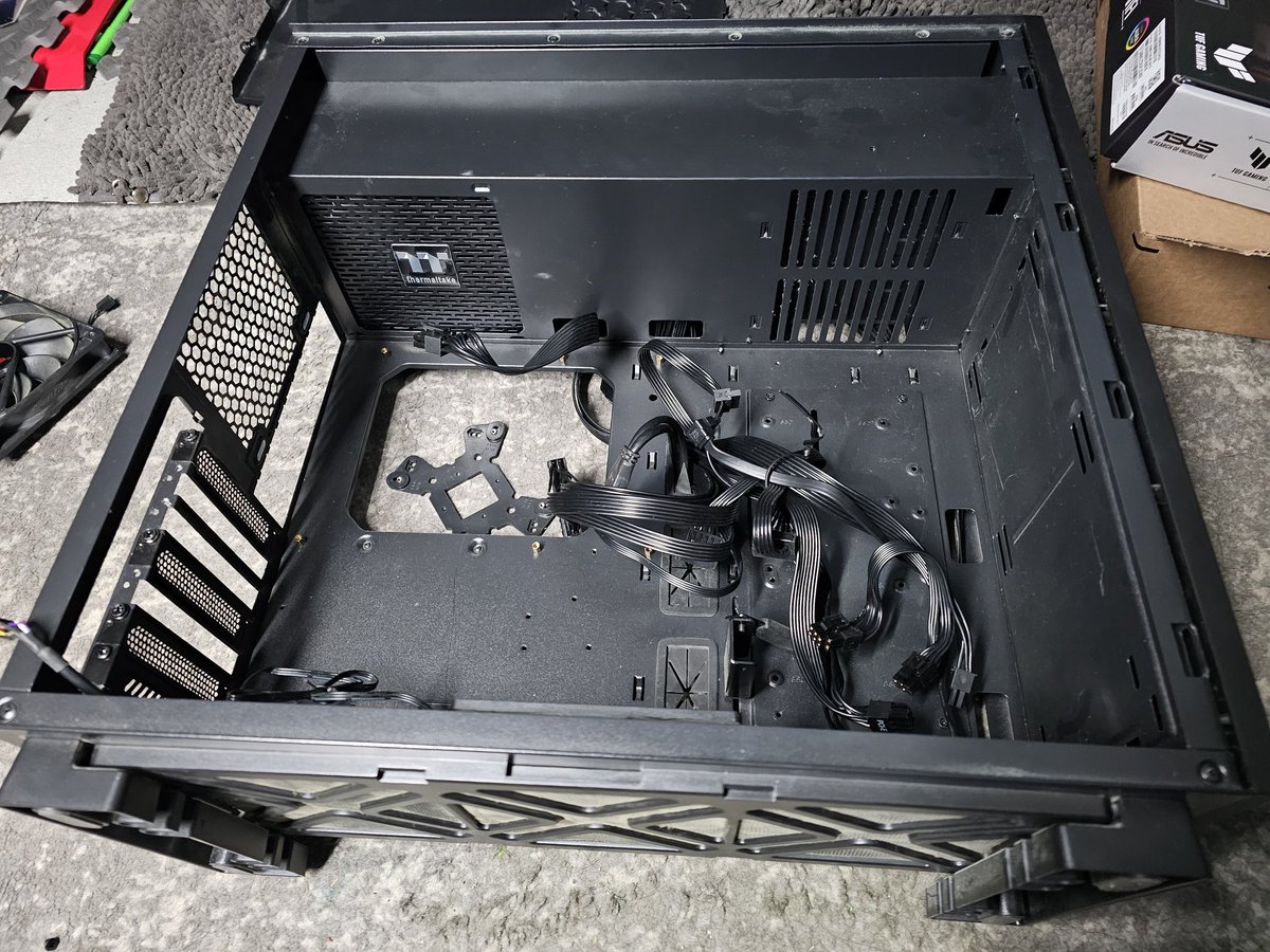 KirikTheOrc's tweet photo. Round 2!
FIGHT!!!
Please let me build this right this time ๐๐ฝ
#computeroverlords #surgery #youcandoit https://t.co/QXLMeKoiIR