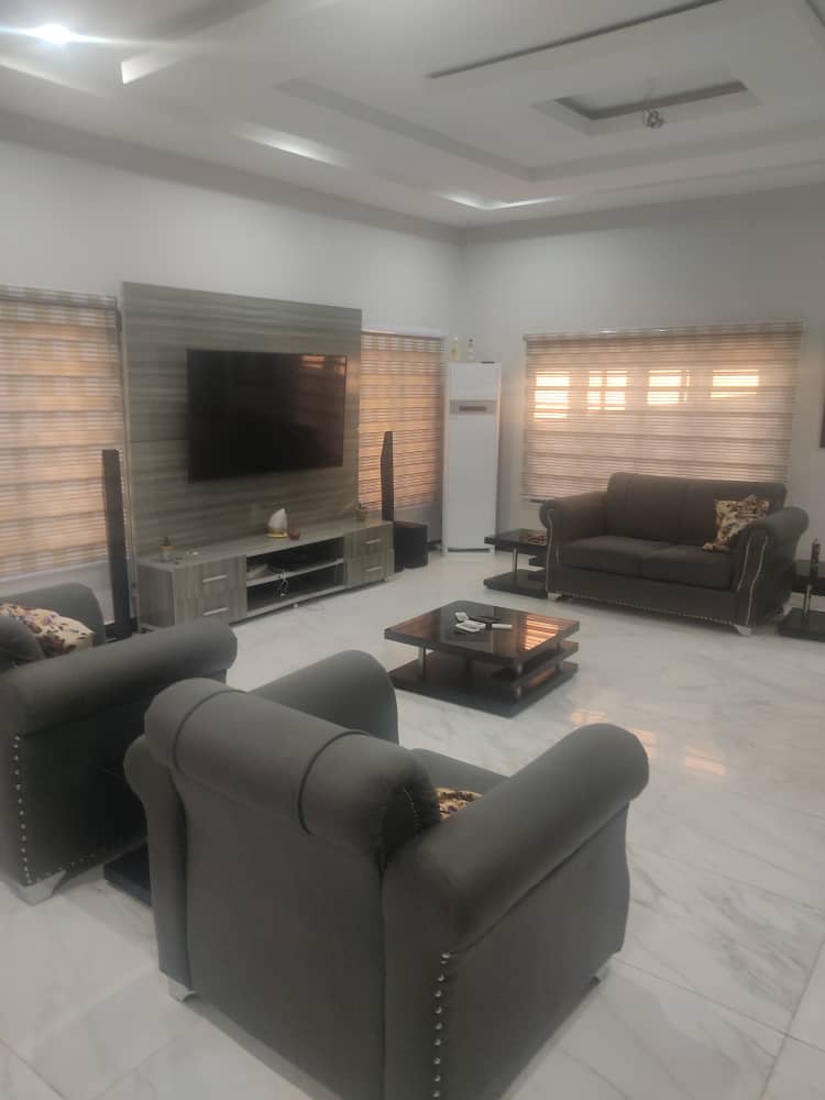Hyelasakda's tweet photo. For Sale:

Super clean, fully furnished, 4 bedroom, fully detached Duplex for sale.

Location: Biltmore Garden Estate (Aiben), Lugbe, Abuja. Across of Dumanis Glory Dome. 2 minutes drive from the express road.

Price: 180 million Naira

The property includes
1. Four bedrooms (all ensuite and furnished)
2. 2 sitting rooms (all furnished)
3. A Library
4. 1 room boys Quaters
5. 4kva inverter, 4 tubular batteries, twelve 300w solar panels
6. 1 Standing AC
7. 11 split units AC
8. Central functional boreholes
9. Carport
10: CCTV Camera

For more enquiries, please send a dm.

Please retweet