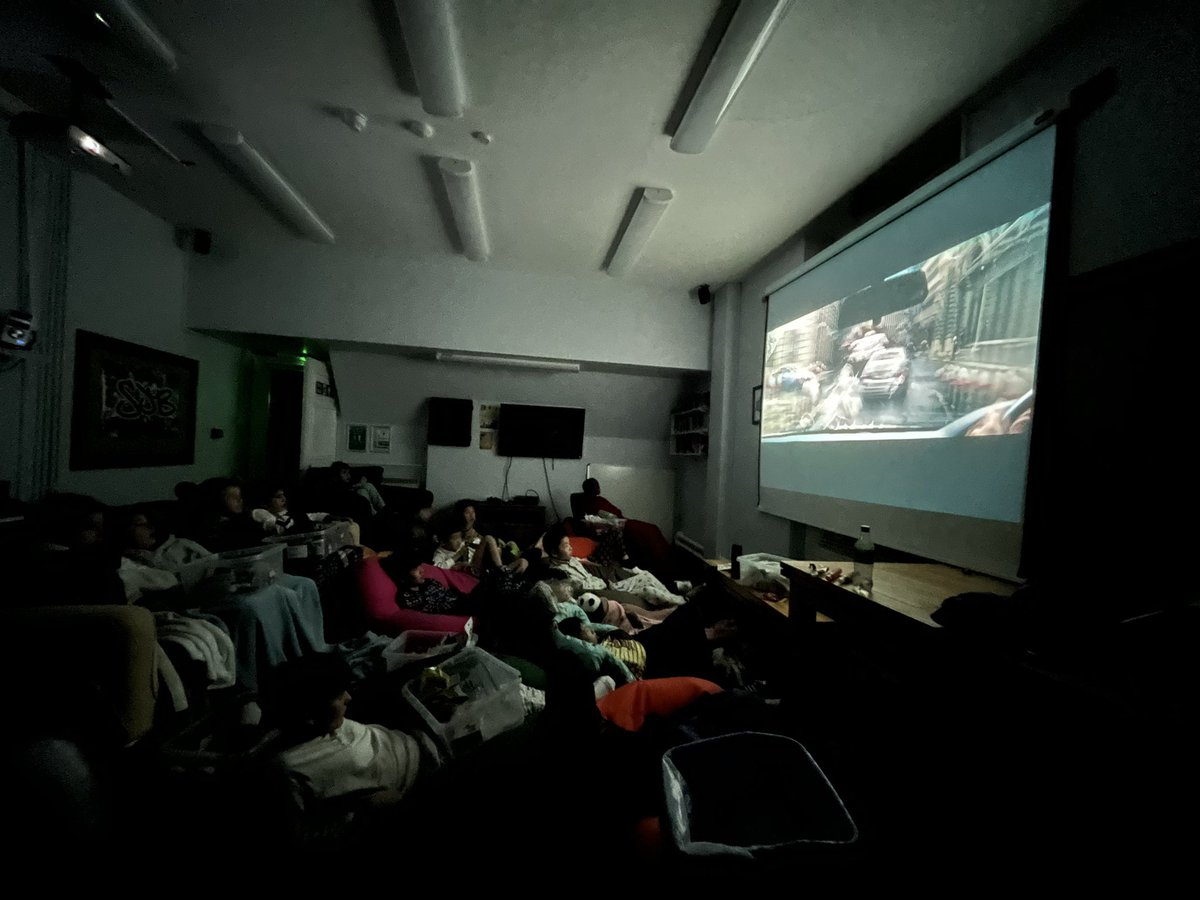 SJBboarding's tweet photo. FULL BOARDERS Embracing the cozy vibes of a cinema evening . 🍿✨ Escaping reality within the borders of film, a delightful pastime that adds a touch of magic to the SATURDAYS . #CinemaNights #UKAdventures" https://t.co/5wMFnOOGnh