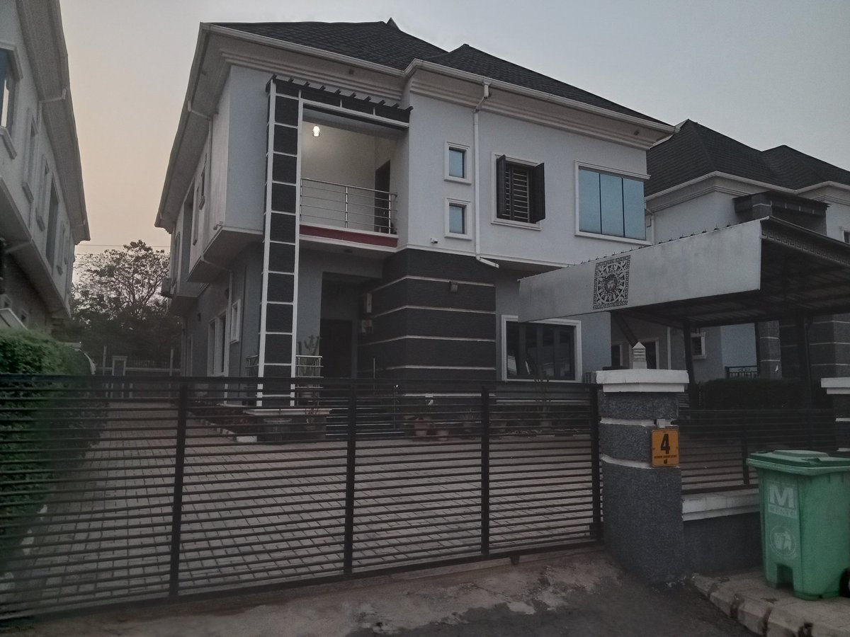 Hyelasakda's tweet photo. For Sale:

Super clean, fully furnished, 4 bedroom, fully detached Duplex for sale.

Location: Biltmore Garden Estate (Aiben), Lugbe, Abuja. Across of Dumanis Glory Dome. 2 minutes drive from the express road.

Price: 180 million Naira

The property includes
1. Four bedrooms (all ensuite and furnished)
2. 2 sitting rooms (all furnished)
3. A Library
4. 1 room boys Quaters
5. 4kva inverter, 4 tubular batteries, twelve 300w solar panels
6. 1 Standing AC
7. 11 split units AC
8. Central functional boreholes
9. Carport
10: CCTV Camera

For more enquiries, please send a dm.

Please retweet