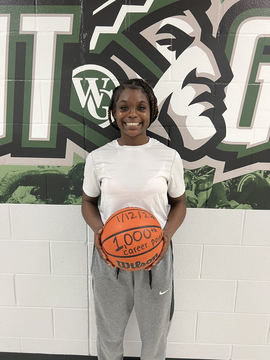 Congrats to our Senior PG, <a href="/CameriaReed/">Cameria Reed</a>, who achieved 2 milestones last night! 

1) 1,000 Career Points
2) 2nd Leading Scorer in Program History 

We are so proud of you!! Keep making history at Walnut Grove High School 🏀💚