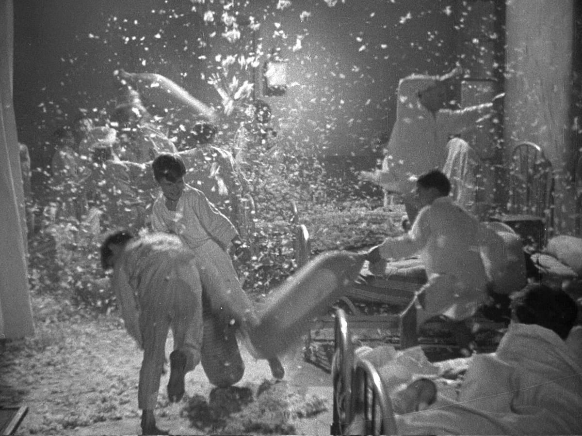 Edgepath's tweet image. An evening with Jean Vigo (1905-1934).  His four films in &amp;lt;3 hrs.
À propos de Nice (1930)
Taris, roi de l'eau (1931)
Zéro de conduite (1933)
L'Atalante (1934)