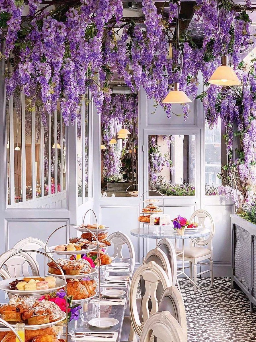 Indulge in the exquisite ambiance and culinary delights at this stunning restaurant. Every detail radiates timeless beauty and elegance.