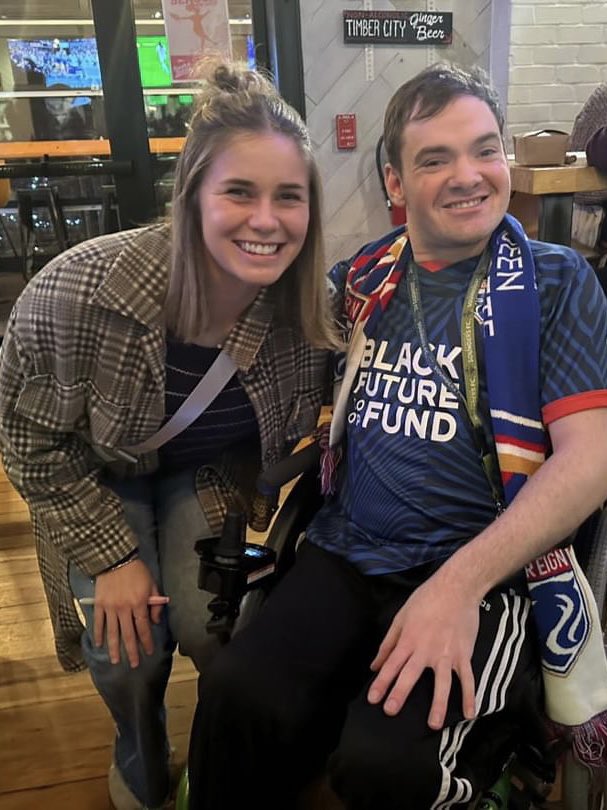 Such a fun night @RoughTumblePub watching the #NWSLDraft and celebrating the return of the Valkyrie! 👑 Great to see you again @_shaeholmes 🤩 Congrats to all the draftees! Thanks @MELLevinPhoto for the pic 💙 #ReignReturns #NWSL