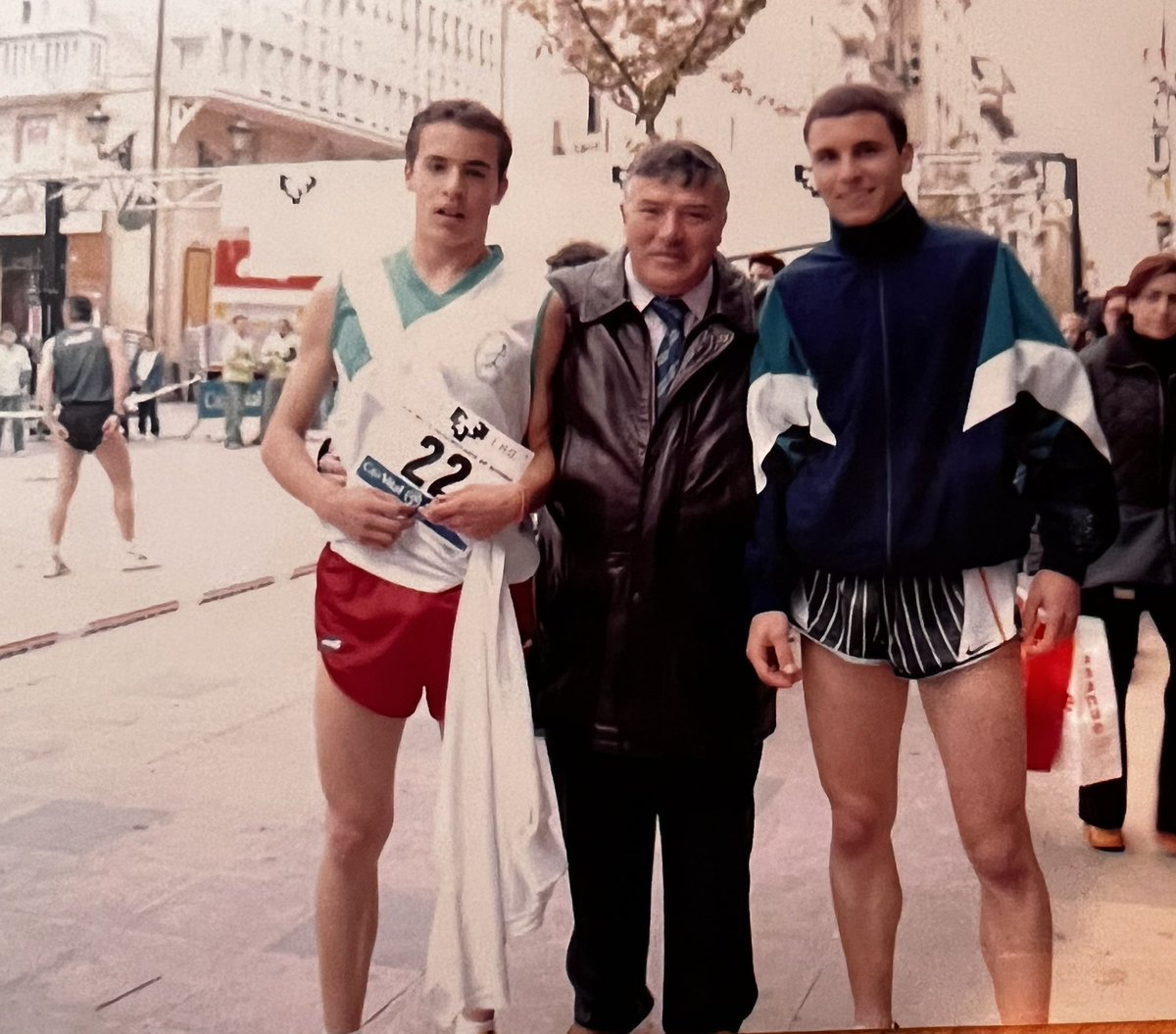 Hoy pierdo parte de mi infancia deportiva ha fallecido mi primer entrenador y descubridor allá por el año 1998. Ha sido parte de mi educador en el deporte. Se ha ido sin hacer ruido y en soledad sin llamar la atención como era el. Descanse en Paz TIMOTEO. Cuídate 💫😘