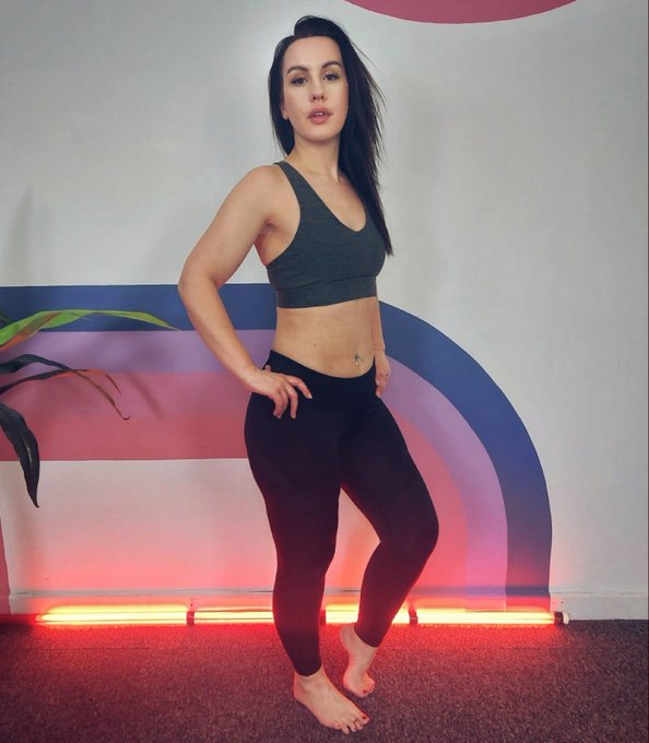 Any hot yoga fans in here? https://t.co/Xe5AWYZ24x<a href="/tag/titsouttuesday"class="tags"><span>#titsouttuesday</span></a>