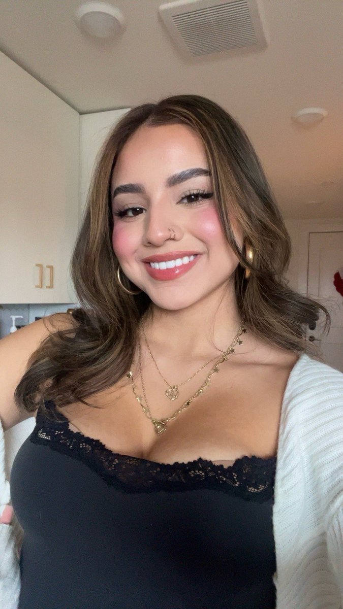 aly_rendon's tweet photo. don’t you love when i come around https://t.co/35RIM3fYiI