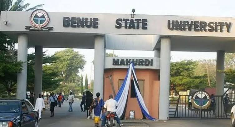 Benue State University Bans Dreadlocks, Armless Shirts, Miniskirts, Other 'Indecent' Dresses, Threatens Sanctions For Students | Sahara Reporters bit.ly/3SjaZ8Y