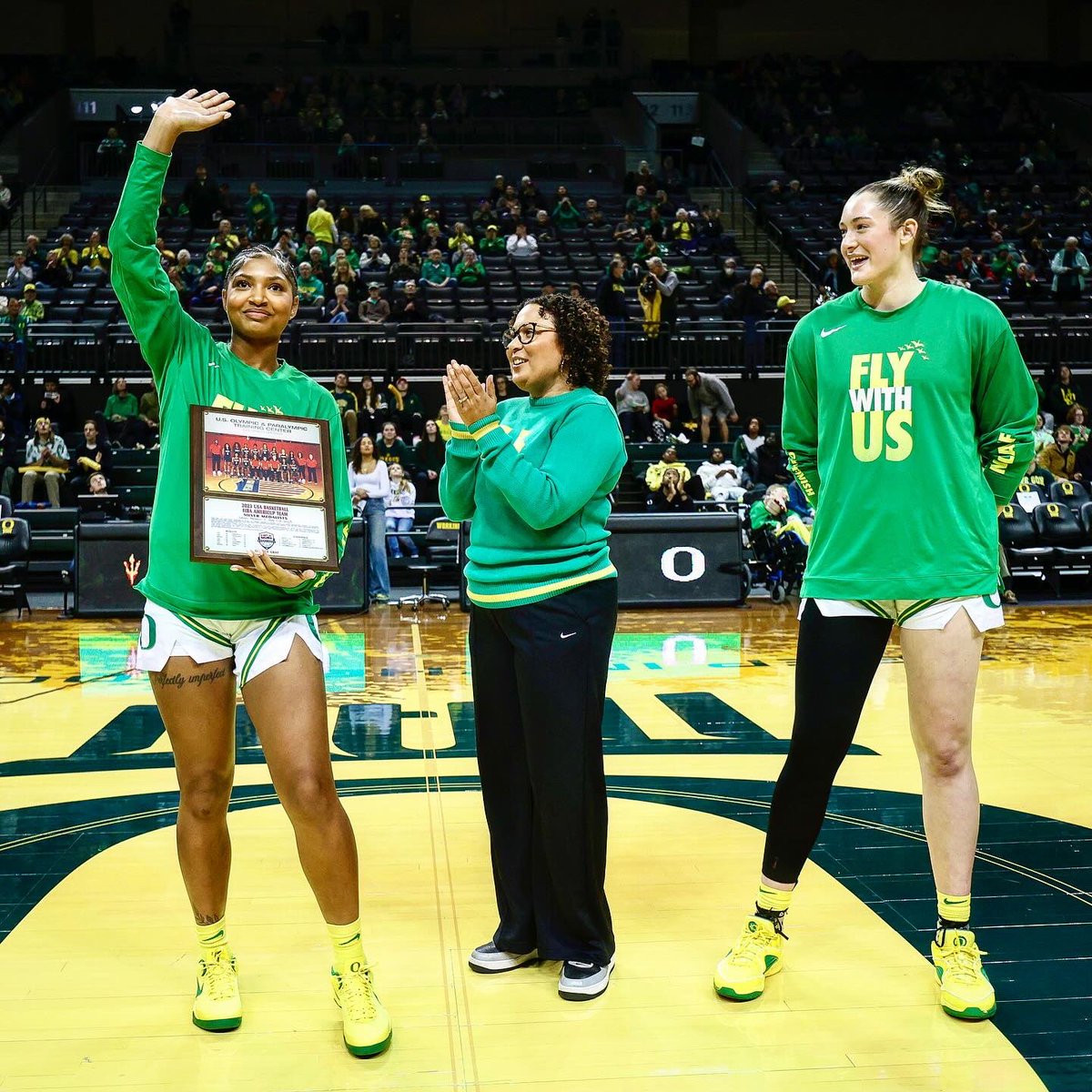 OregonWBB's tweet photo. Our USA Ducks 🇺🇸🦆 

#GoDucks x @usabasketball https://t.co/Sdnd2hOdIh