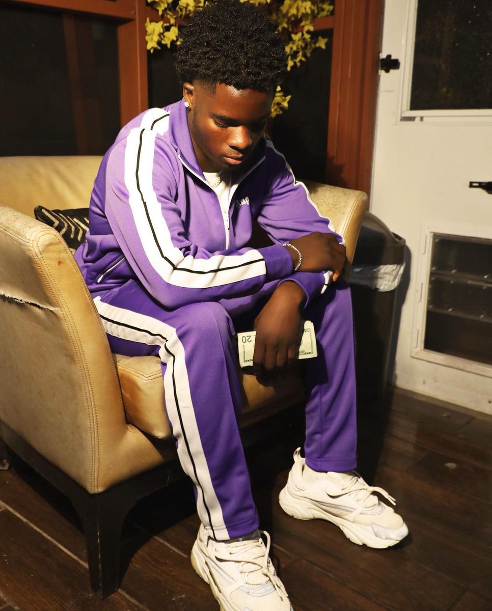 Kloeuncutt's tweet image. Twin, I really don’t think I would ever be able to process this. 💔You brought so much life into this world, God really got us with the one. Our friendship was so pure you always looked out! So glad God put you in my life. forever repping your name🤞🏽
#LLSWIPE❤️ Stevo’s world🕊️