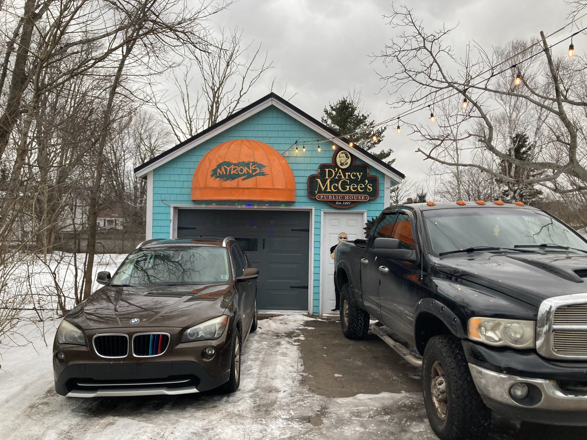 Finally got D’Arcy McGees up :)#pei #charlottetown #90sbars #myrons #darcymcgees