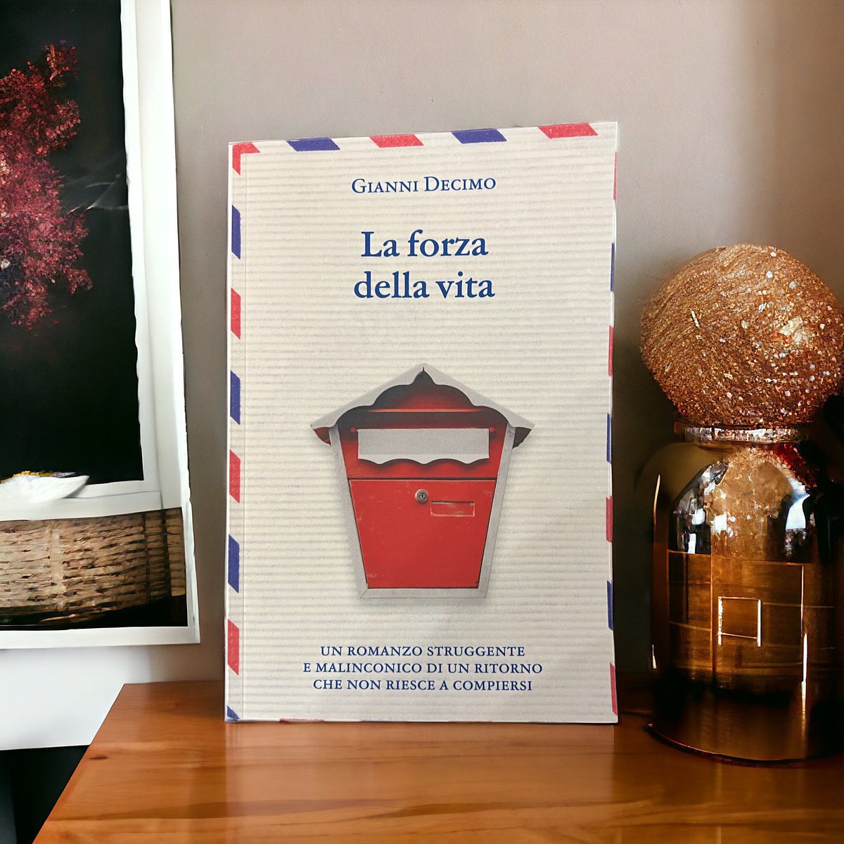 DecimoGianni's tweet photo. “Se anche tu, dal profondo, senti che la vita ci sta chiamando a gran voce, ti chiedo di non chiuderle la porta, di non lasciarla fuori” 📮 📕 #laforzadellavita #LFDV #libro #romanzo #book #books https://t.co/anHhovKt7F
