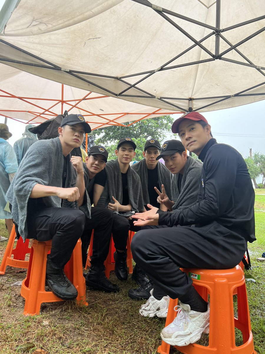 akkakarat's tweet photo. นั่งไถอ่านทวิตเพลินๆ เด็กๆในหน่วยรายงานตัวกันครบหมดแล้ว จะเหลือก็แค่ …..  🫠😵‍💫 #TheSignEP8 https://t.co/NLpMAzke8q