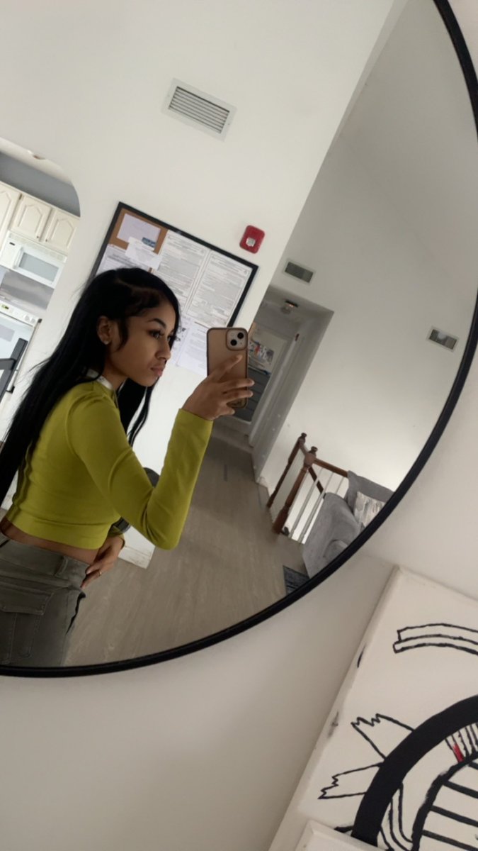 The whole 9-5 work life light. Bt I'm ready for that fast money🤣 idgaf
